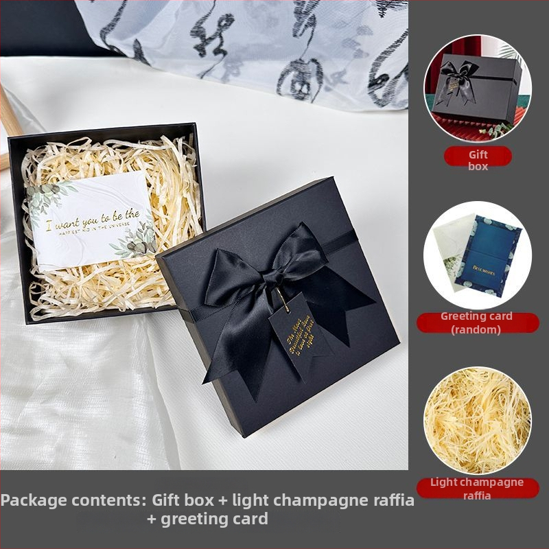 Dāvanu kaste ar lentīti, vienkāršs un mūsdienīgs stils, no papīra, piemērota dzimšanas dienai