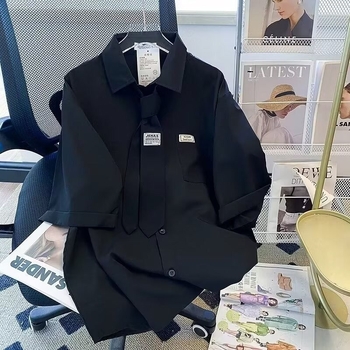 Muška košulja u korejskom stilu, široka silueta, kratki rukavi, rever, jednobojni uzorak, acetat vlakna i smjesa poliestera, džep detalj
