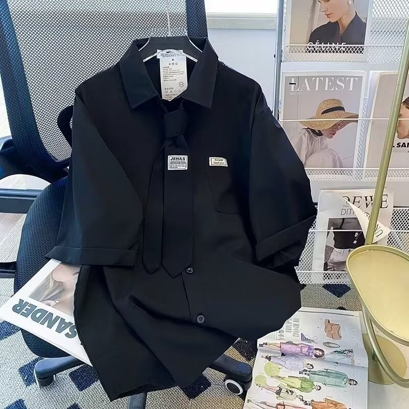 Muška košulja u korejskom stilu, široka silueta, kratki rukavi, rever, jednobojni uzorak, acetat vlakna i smjesa poliestera, džep detalj