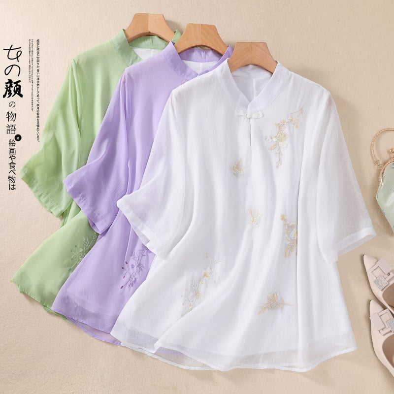 Cămașă relaxată din viscoză, broderie florală, mâneci scurte, guler înalt.