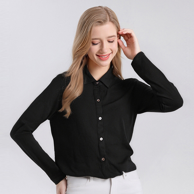 Cămașă din lână 95%+ lână australiană superfină, mâneci lungi, guler rever, croială lejeră, închidere cu nasturi într-un rând