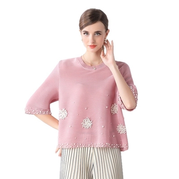 Bluza-košulja s uspravnim ovratnikom, plisiranim detaljima, slobodan kroj (Stojni ovratnik; gumbi u jednom redu; rukav 9/4; poliester tkanina; sadržaj poliester 95%+)