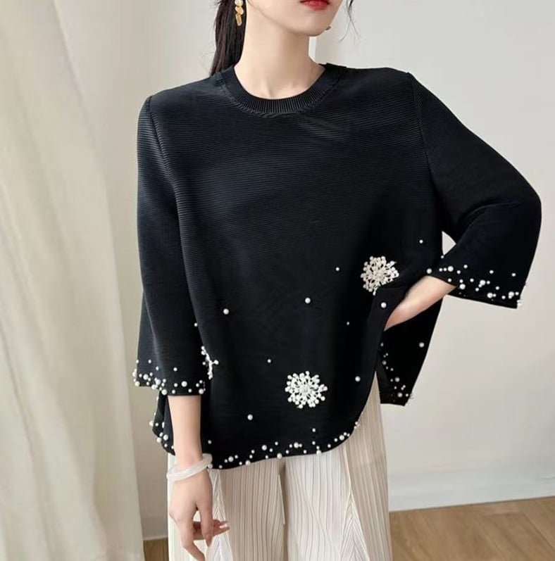 Bluza-košulja s uspravnim ovratnikom, plisiranim detaljima, slobodan kroj (Stojni ovratnik; gumbi u jednom redu; rukav 9/4; poliester tkanina; sadržaj poliester 95%+)