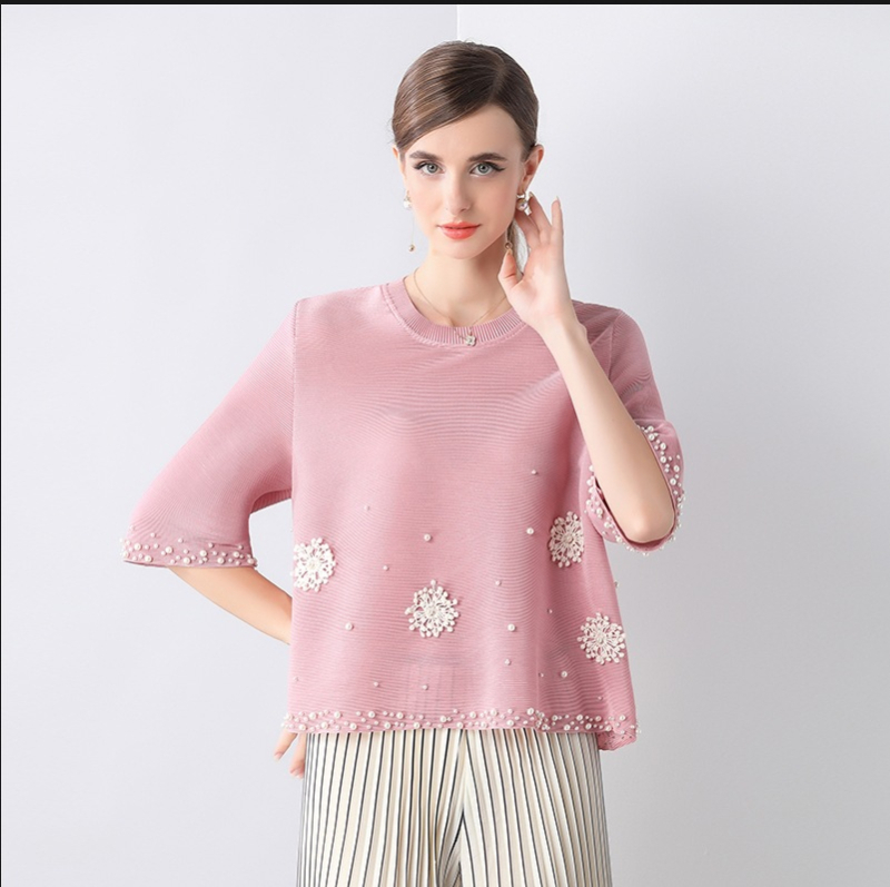 Bluza-košulja s uspravnim ovratnikom, plisiranim detaljima, slobodan kroj (Stojni ovratnik; gumbi u jednom redu; rukav 9/4; poliester tkanina; sadržaj poliester 95%+)