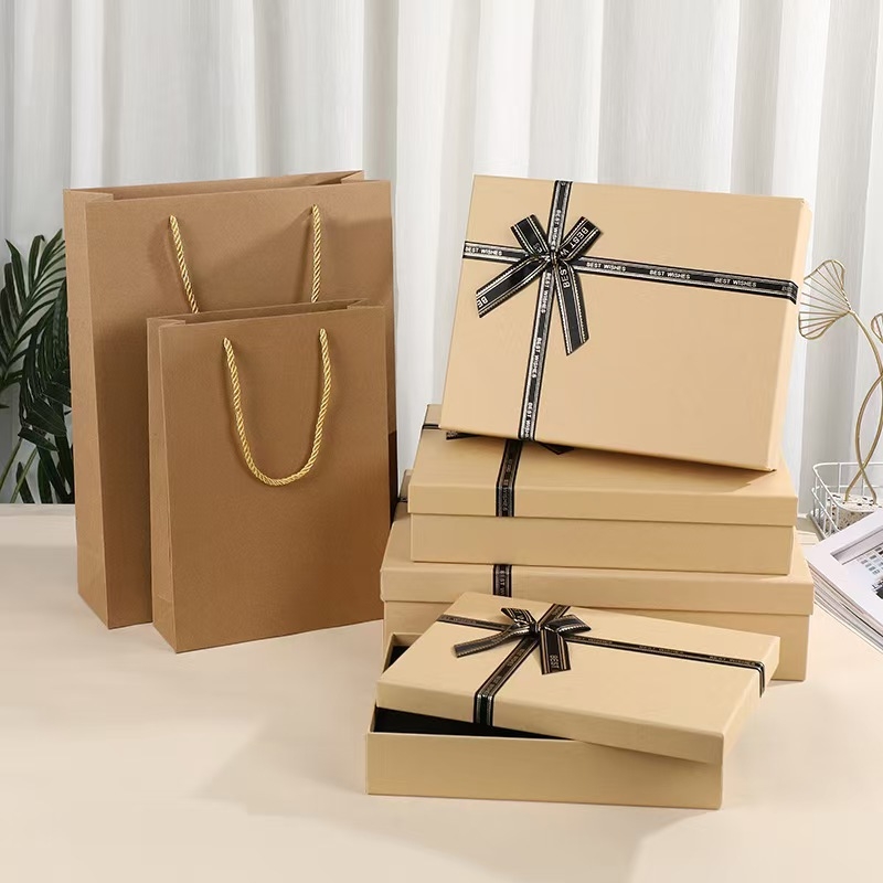 Kastīte dāvana no kartona, vienkāršs un moderns stils, drukāšana, iespēja izdrukāt logotipu