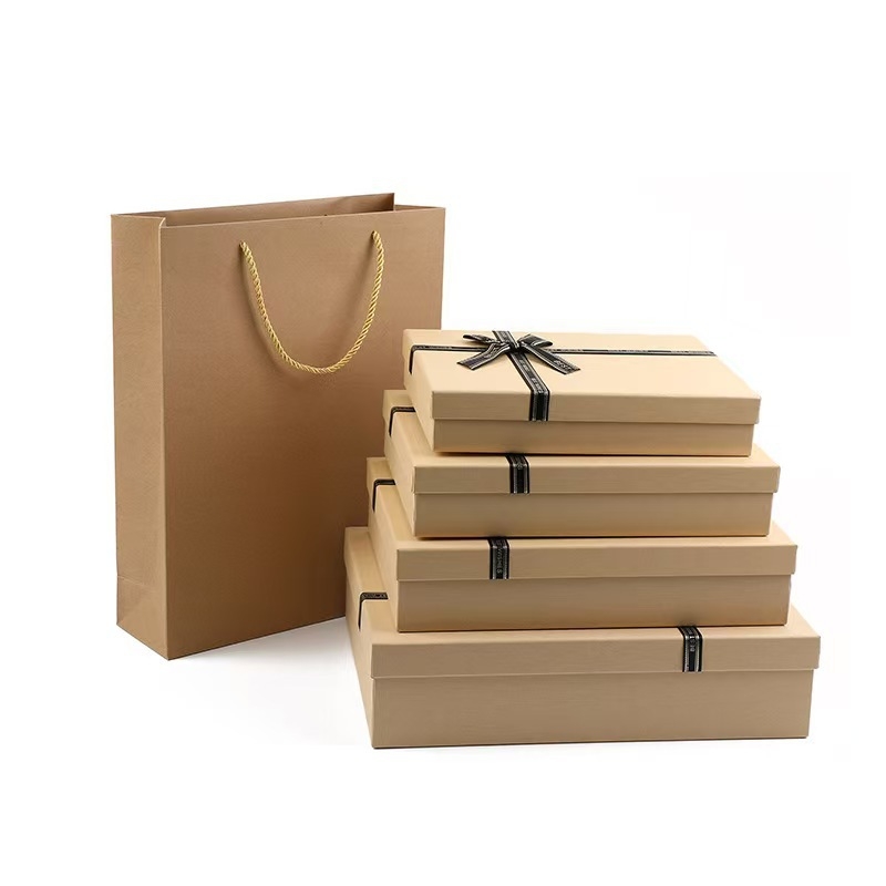 Kartondobozból készült ajándékdoboz, egyszerű és modern stílus, nyomtatott kivitel, logónyomtatás elérhető