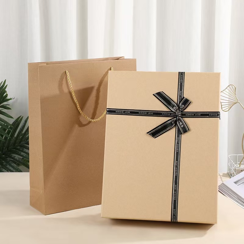 Kartondobozból készült ajándékdoboz, egyszerű és modern stílus, nyomtatott kivitel, logónyomtatás elérhető