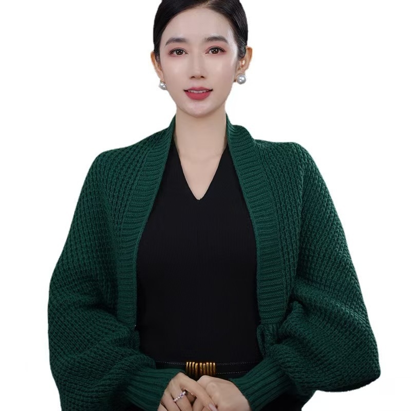 Naiste kootud šalli-kardigan – akrüül/sünteetiline vill, triibuline muster, pikad varrukad, soe sügis-talve rõivas