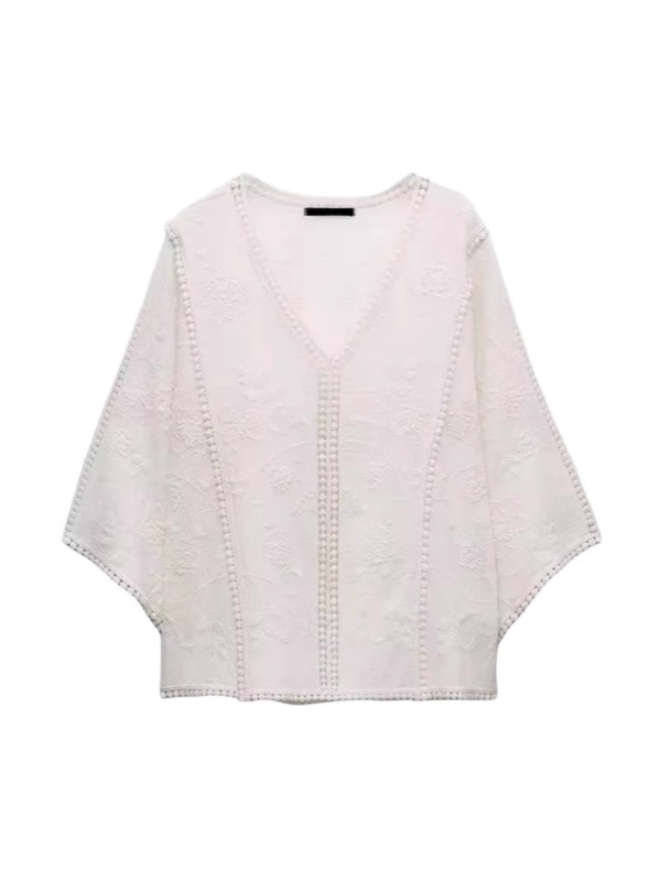 Pamut denevér ujjú blúz, hímzett lyukakkal, virágmintás, V-nyak