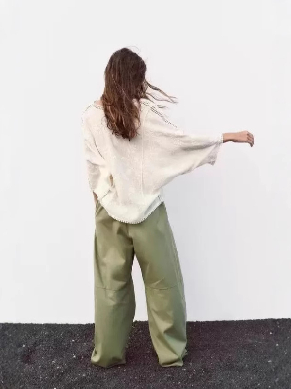 Pamut denevér ujjú blúz, hímzett lyukakkal, virágmintás, V-nyak