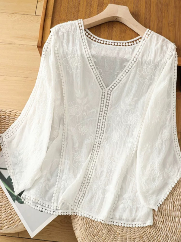 Pamut denevér ujjú blúz, hímzett lyukakkal, virágmintás, V-nyak