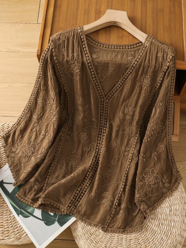 Pamut denevér ujjú blúz, hímzett lyukakkal, virágmintás, V-nyak