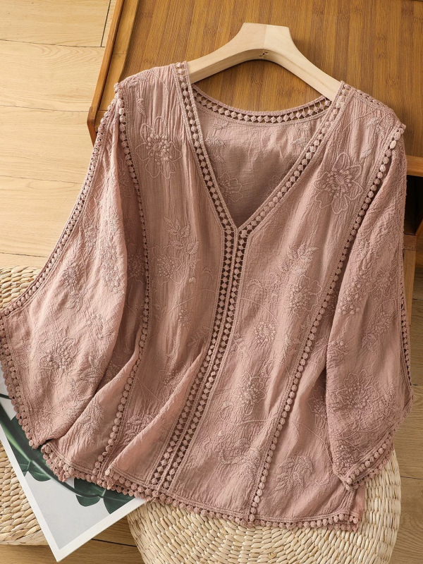 Pamut denevér ujjú blúz, hímzett lyukakkal, virágmintás, V-nyak