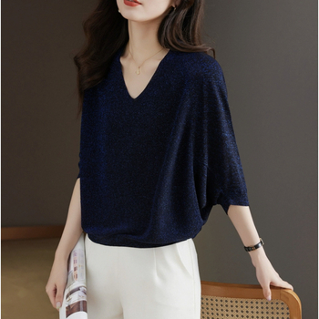 Плетена блуза с V‑образно деколте, ръкав 3/4 тип бухал, свободен силует, тънка полиестерна тъкан
