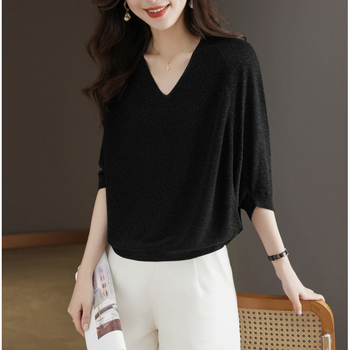 Плетена блуза с V‑образно деколте, ръкав 3/4 тип бухал, свободен силует, тънка полиестерна тъкан