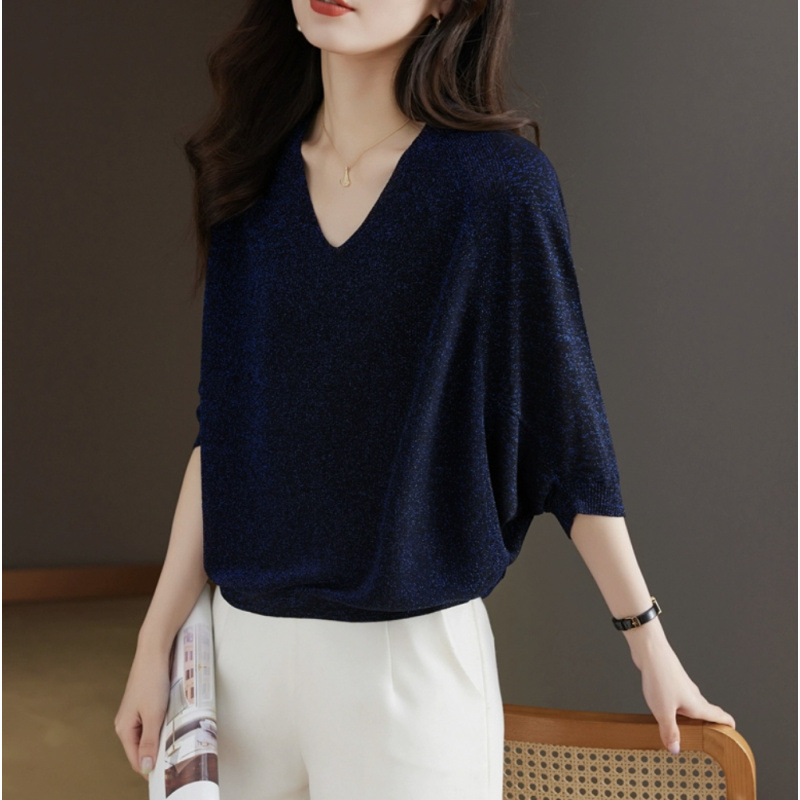 Плетена блуза с V‑образно деколте, ръкав 3/4 тип бухал, свободен силует, тънка полиестерна тъкан