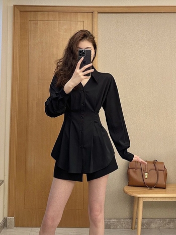 Ženska bluza u francuskom stilu laganog luksuza, jesensko-zimska, srednje duljine, plus veličina, oblikovana silueta u struku, dugi rukavi, elegantan top