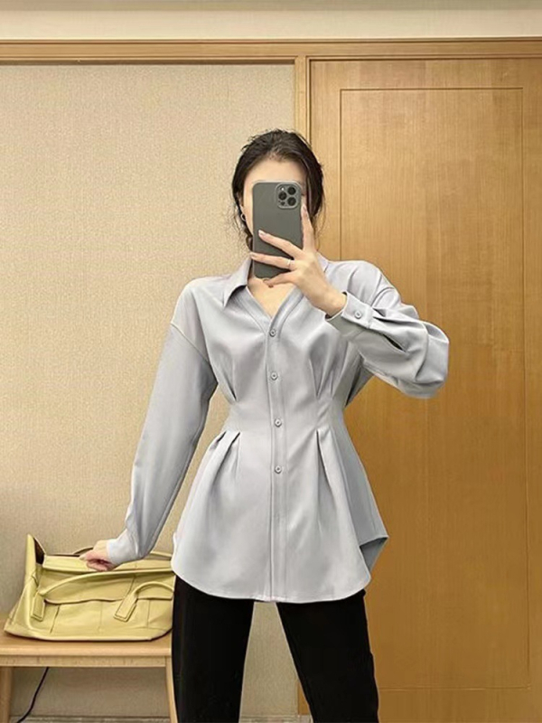 Ženska bluza u francuskom stilu laganog luksuza, jesensko-zimska, srednje duljine, plus veličina, oblikovana silueta u struku, dugi rukavi, elegantan top