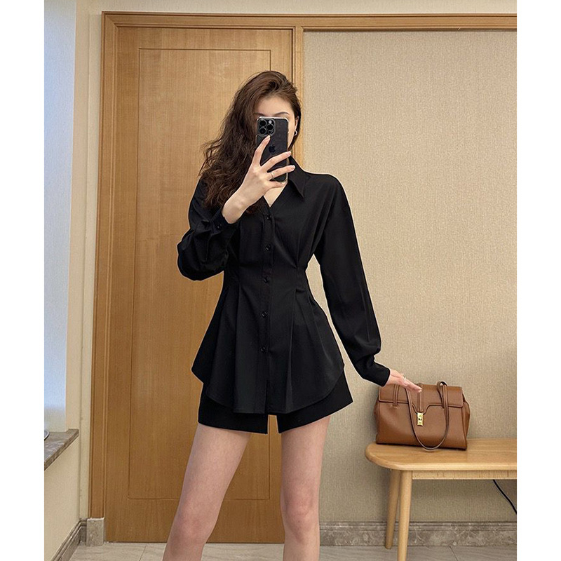 Ženska bluza u francuskom stilu laganog luksuza, jesensko-zimska, srednje duljine, plus veličina, oblikovana silueta u struku, dugi rukavi, elegantan top