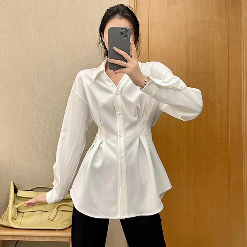 Ženska bluza u francuskom stilu laganog luksuza, jesensko-zimska, srednje duljine, plus veličina, oblikovana silueta u struku, dugi rukavi, elegantan top