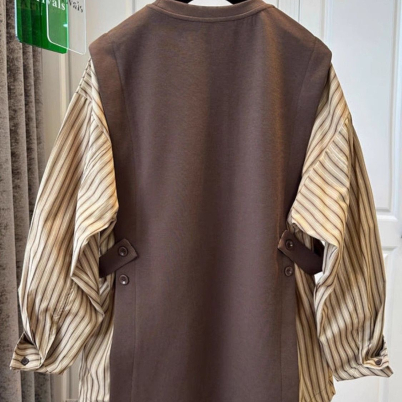 Női ing hamis két részes dizájnal, csíkos patchwork, ujjatlan, kerek nyak, laza szabás, Xiangyunsha anyag