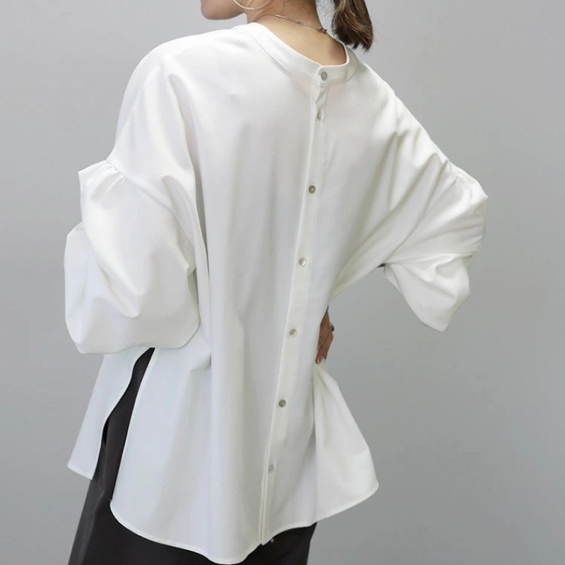 Top în stil japonez, guler rotund, croială lejeră, mâneci lungi cu volane tip felinar, lungime 50–65 cm