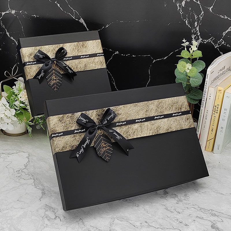 Ajándék doboz speciális papírból, egyszerű és modern stílus, logónyomtatás elérhető, ideális születésnapi és karácsonyi ajándékokhoz