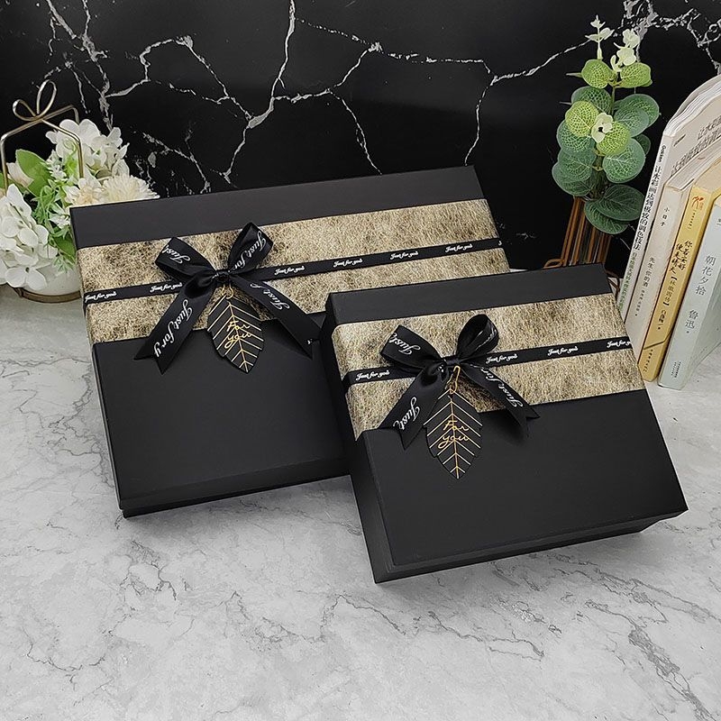 Ajándék doboz speciális papírból, egyszerű és modern stílus, logónyomtatás elérhető, ideális születésnapi és karácsonyi ajándékokhoz