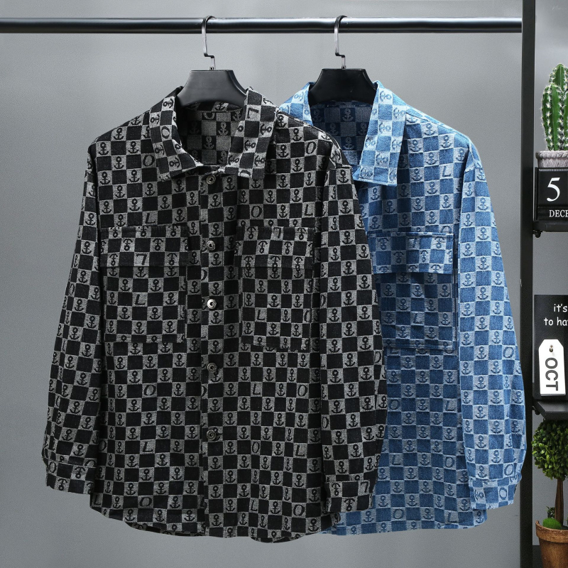 Denim dzseki, laza szabású, ingnyakú gallérrel, hosszú ujjú, egysoros gombolású, fedőzsebes zsebek