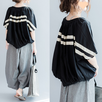 Bluza damă cu mâneci tip bat și croială lejeră, guler lotus, țesătură acrilică, tiv spate cu dungi