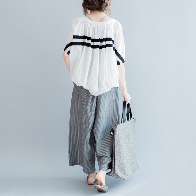 Bluza damă cu mâneci tip bat și croială lejeră, guler lotus, țesătură acrilică, tiv spate cu dungi