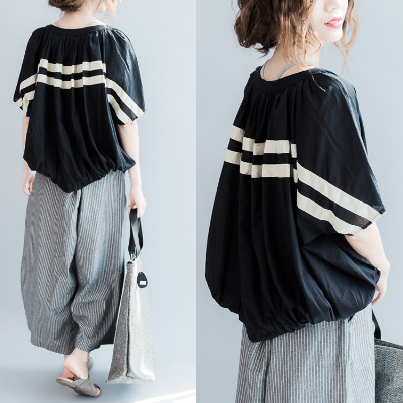 Bluza damă cu mâneci tip bat și croială lejeră, guler lotus, țesătură acrilică, tiv spate cu dungi