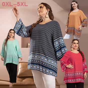 Cămașă cu guler rotund, mâneci 3/4 evazate, imprimeu floral, material din viscose, lungime lungă (80-100 cm)