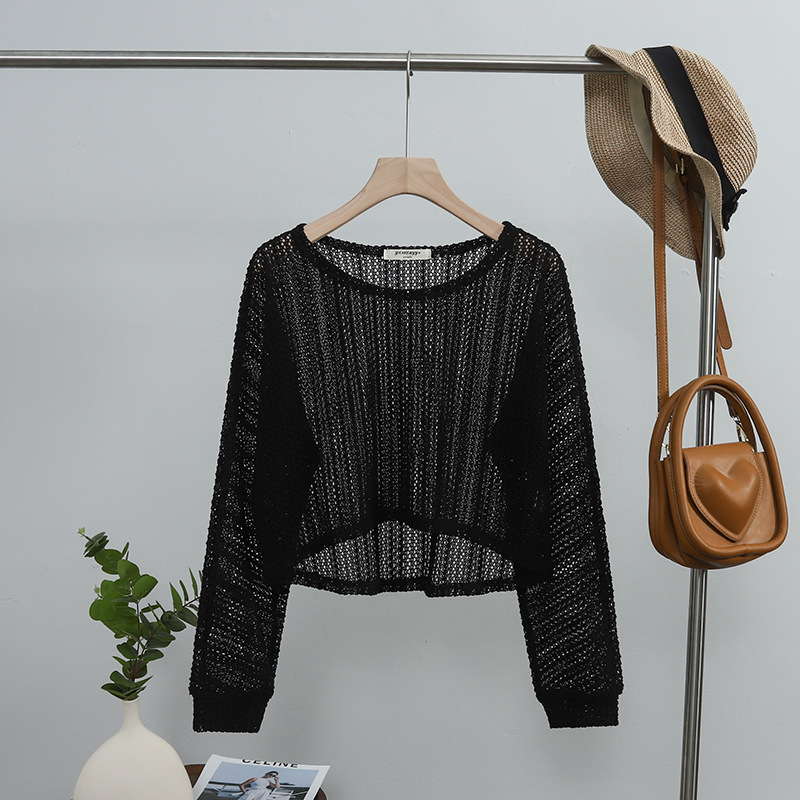 Top tricotat cu decolteu în V, mâneci lungi, croială lejeră, culoare solidă, lungime scurtă 40–50 cm, amestec din bumbac cu elastan