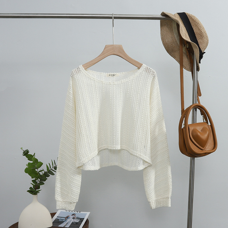 Top tricotat cu decolteu în V, mâneci lungi, croială lejeră, culoare solidă, lungime scurtă 40–50 cm, amestec din bumbac cu elastan