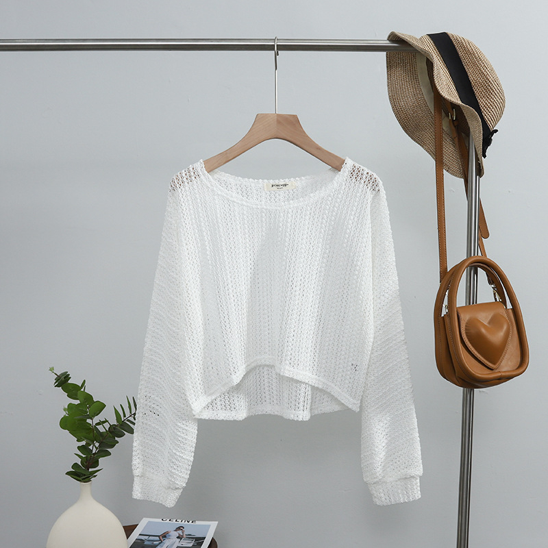 Top tricotat cu decolteu în V, mâneci lungi, croială lejeră, culoare solidă, lungime scurtă 40–50 cm, amestec din bumbac cu elastan