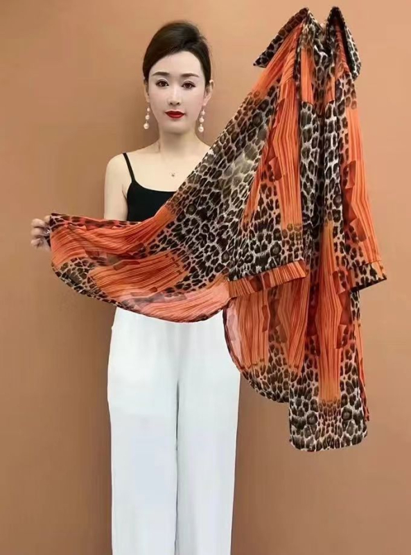 Cămașă de protecție solară cu mânecă lungă, imprimeu camuflaj, croială lejeră, nasturi pe un rând în față, vara 2024