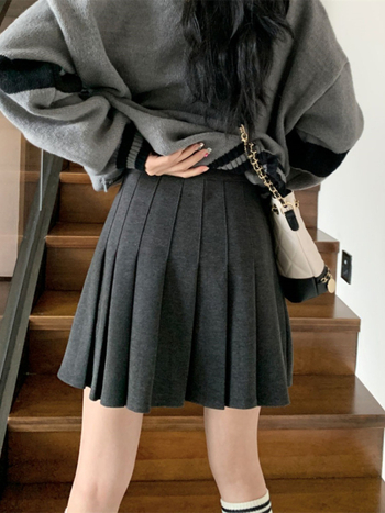 Fustă plisată din amestec de lână, micro-elastică, colecția iarna 2025, stil Suroră Regală