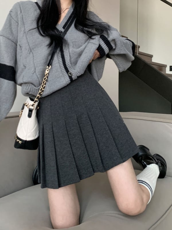 Fustă plisată din amestec de lână, micro-elastică, colecția iarna 2025, stil Suroră Regală