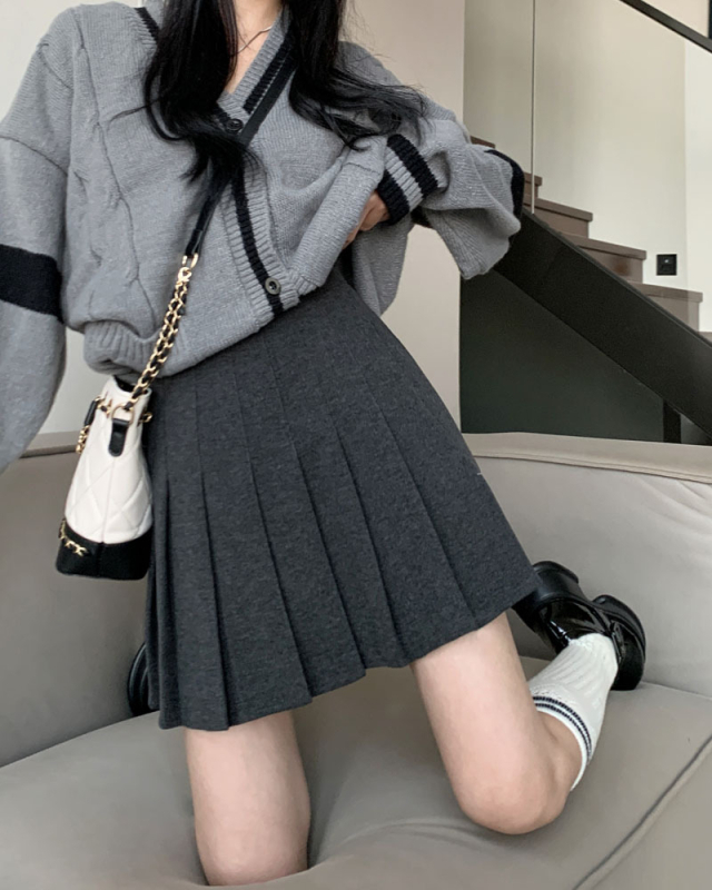 Fustă plisată din amestec de lână, micro-elastică, colecția iarna 2025, stil Suroră Regală
