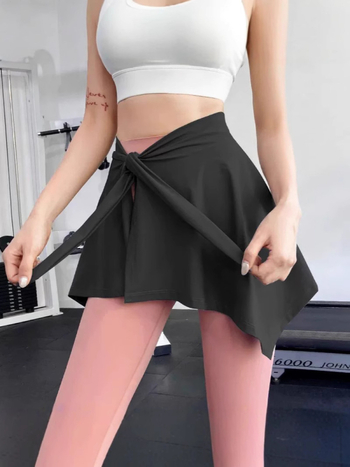 Joga suknja s pokrivanjem bokova i vezivanjem, nepravilan kroj, kratka duljina, jednofarbni uzorak, Ice Silk tkanina, sastav Spandex/Poliester, ljeto 2024