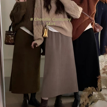 A-čková sukňa z chenille, vysoký pás, stredná dĺžka, mikroelastická.