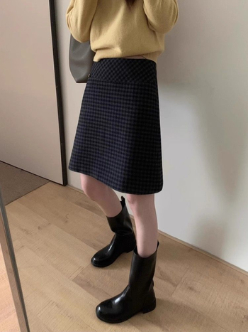 Fustă evazată din poliester, stil soră regală, lansare primăvara 2025, potrivită pentru tipul de corp drept