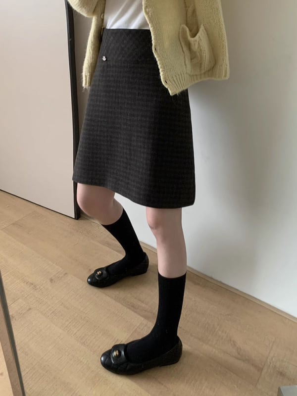 Fustă evazată din poliester, stil soră regală, lansare primăvara 2025, potrivită pentru tipul de corp drept