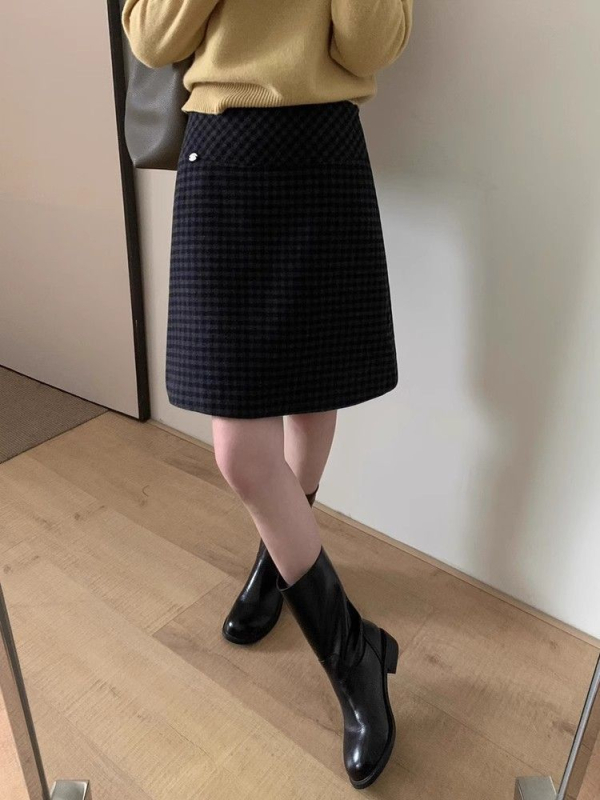 Fustă evazată din poliester, stil soră regală, lansare primăvara 2025, potrivită pentru tipul de corp drept