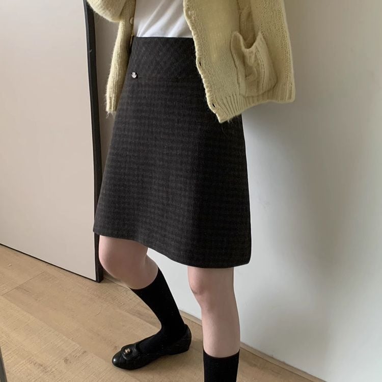 Fustă evazată din poliester, stil soră regală, lansare primăvara 2025, potrivită pentru tipul de corp drept