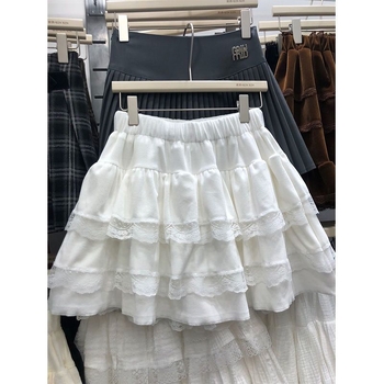 Fustă în carouri cu talie înaltă, vară 2025, stil urban