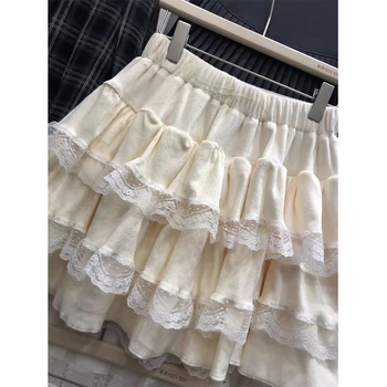 Fustă în carouri cu talie înaltă, vară 2025, stil urban