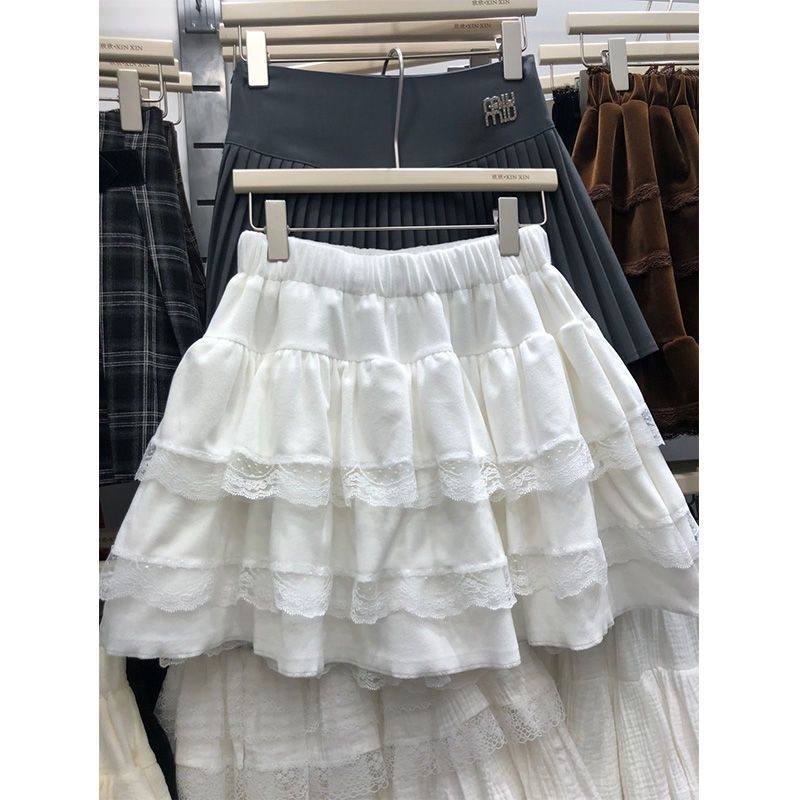 Fustă în carouri cu talie înaltă, vară 2025, stil urban