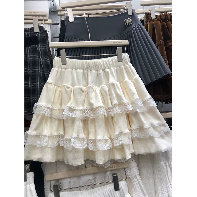 Fustă în carouri cu talie înaltă, vară 2025, stil urban